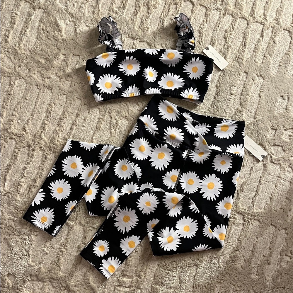 NWT Year of Ours Black and White Daisy Print Crop Top and Veronica Leggings Set